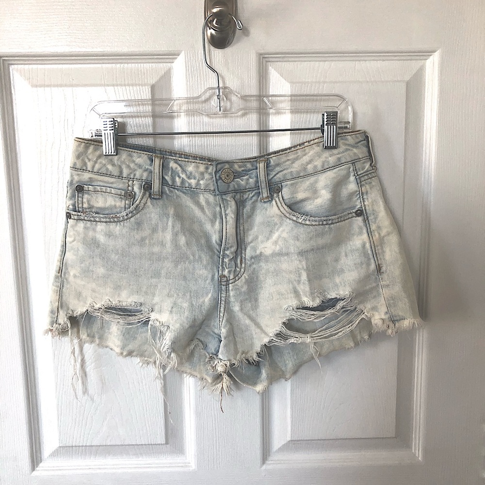 American Eagle Distressed Denim Light Wash Shorts